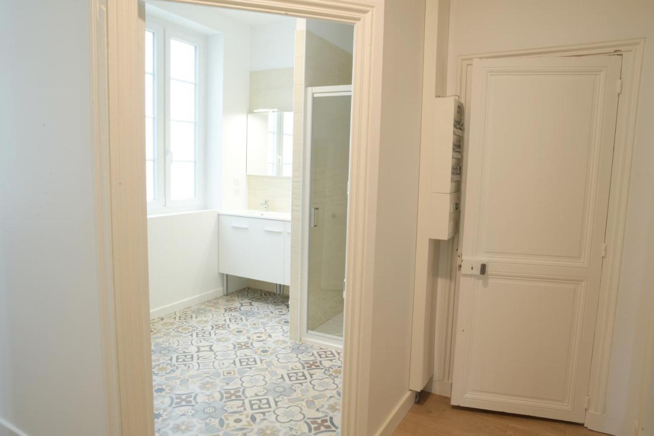 T3 De Charme Situe En Hyper Centre Avec Wifi, Linge, Draps, Savons Et Serviettes Fournis コニャック 部屋 写真